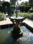 100312051908_hever_castle_gardens